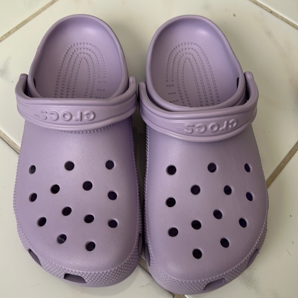 CROCS NEW NEVER WORN PURPLE Womens 10 Mens 8